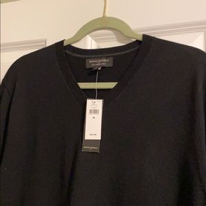 V-neck black sweater (men)